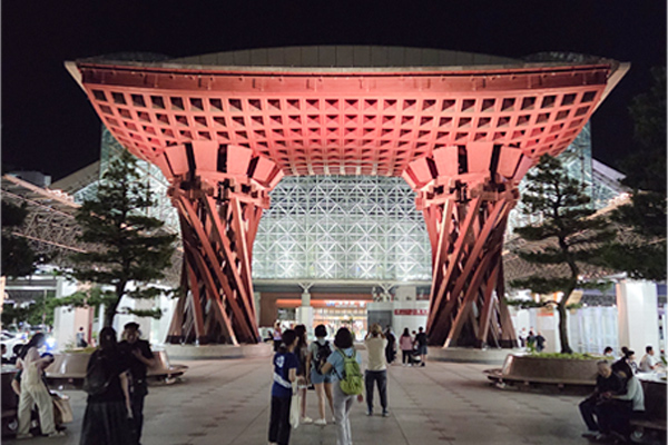 写真：金沢駅